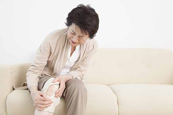 なぜ病院や整骨院に通い続けても膝の痛みは治らないのか？